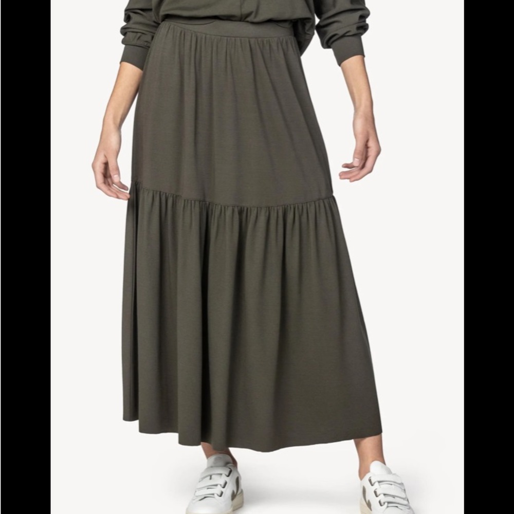LILLA P - NWOT - Peplum Skirt in Olive